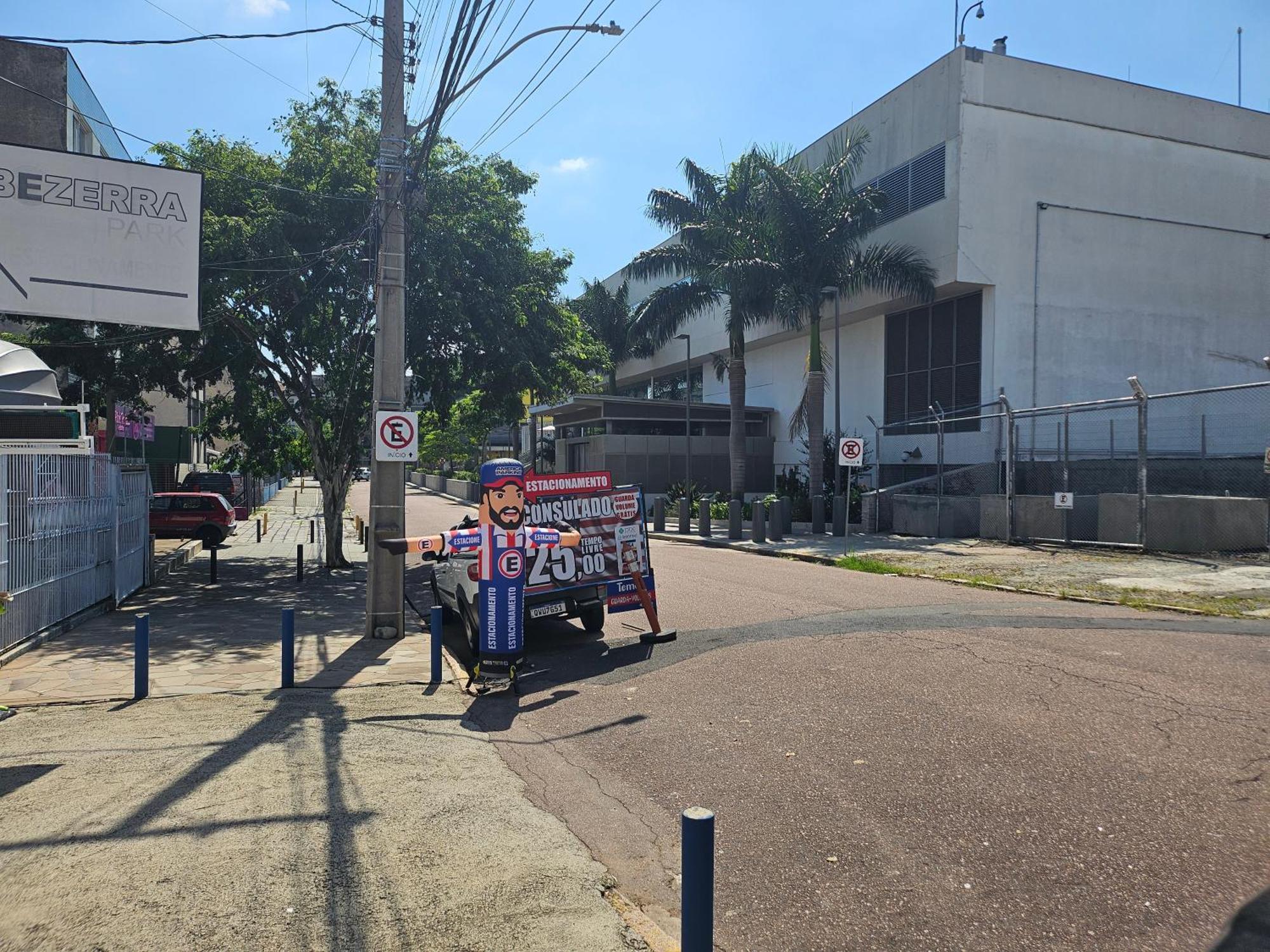 Consulado Americano Apartamento 50 Metros Da Entrada Para Visto Consulado Eua Porto Alegre Com Garagem Екстериор снимка